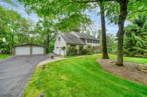 125 Drakestown Rd, Long Valley, NJ, 07853-3703 | Card Image