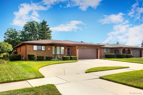 13936 Brougham Dr, Sterling Heights, MI, 48312-4302 | Card Image