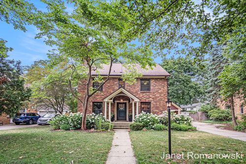 1055 San Lucia Dr Se, East Grand Rapids, MI, 49506-3456 | Card Image