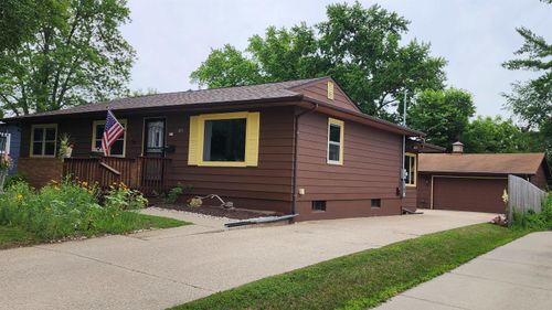 1851 Cleveland St, Beloit, WI, 53511-2847 | Card Image