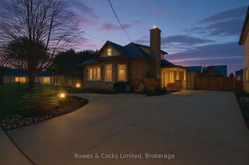 82 Queen Street, Selwyn, ON, K0L2H0 | Card Image