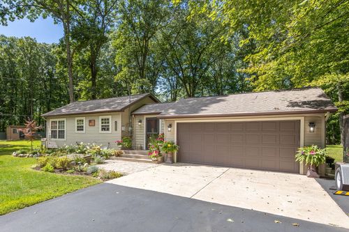 183-9171 Saint Ives Dr, Stanwood, MI, 49346-8390 | Card Image