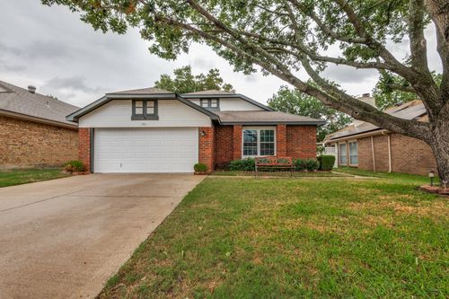5814 Fox Hunt Drive, Arlington, TX, 76017 | Card Image