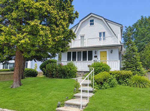 4 Spruce Pl, Great Neck, NY, 11021-1904 | Card Image