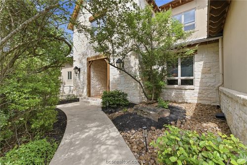 9201 Lake Forest Ct N, College Station, TX, 77845-8757 | Card Image