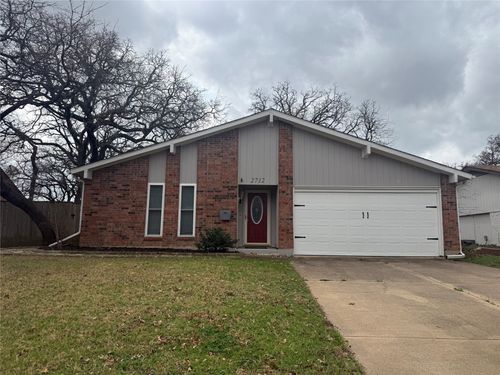 2712 Scenic Hills Dr, Bedford, TX, 76021-3714 | Card Image