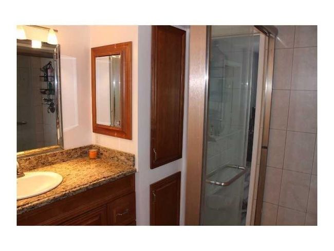 APT-305 - 1161 Hillsboro Mile, Condo with 2 bedrooms, 2 bathrooms and null parking in Hillsboro Beach FL | Image 22