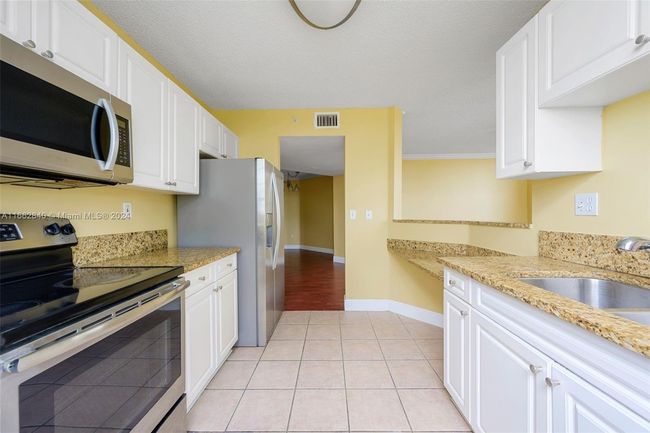 APT-1303 - 520 Se 5 Th Ave, Condo with 3 bedrooms, 2 bathrooms and null parking in Fort Lauderdale FL | Image 17