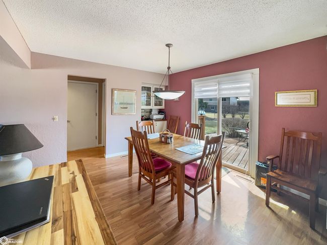 1604 Club View Dr, Home with 3 bedrooms, 2 bathrooms and 2 parking in Hampton IA | Image 9