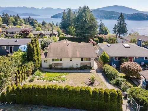 606 Martin Road, Gibsons, BC, V0N1V9 | Card Image