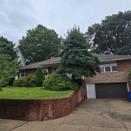 13843 229th St, Laurelton, NY, 11413-2826 | Card Image
