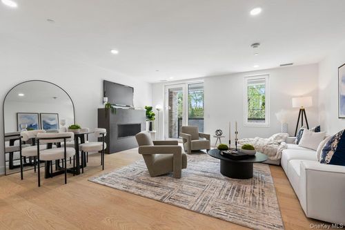 th11-33 Calvert St, Harrison, NY, 10528-3266 | Card Image