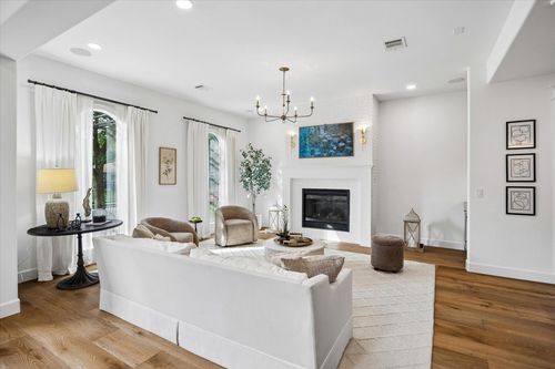 a-2031 Sheridan St, Houston, TX, 77030-2105 | Card Image