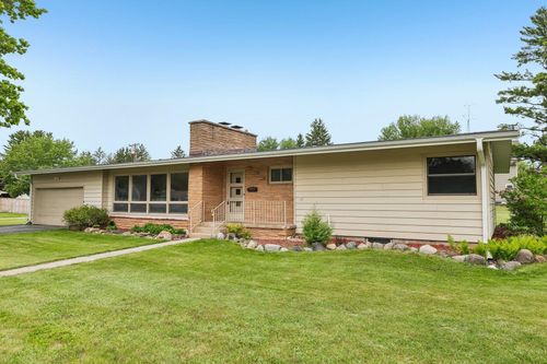 723 Bauer St, Wisconsin Dells, WI, 53965-1706 | Card Image