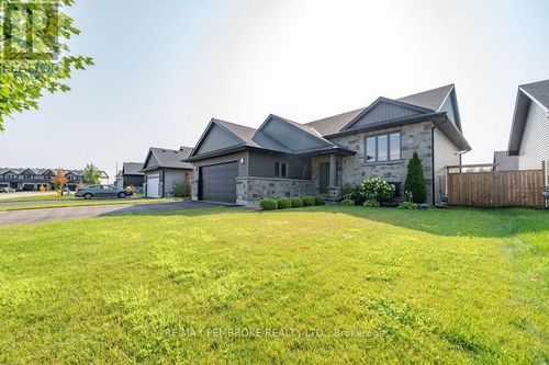 13 Drew St, Petawawa, ON, K8H0G4 | Card Image