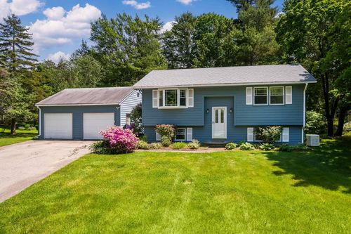 11 Peter Weare Rd, Cape Neddick, ME, 03902-7440 | Card Image