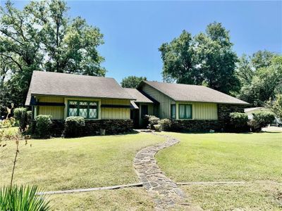 Ranch-style house featuring a front yard | Image 1