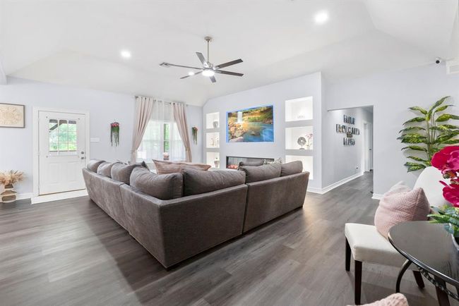 8518 Kerr Dr, House other with 3 bedrooms, 2 bathrooms and 2 parking in Tomball TX | Image 12