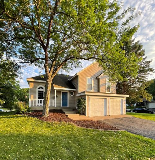8637 Saratoga Ln, Eden Prairie, MN, 55347-1614 | Card Image