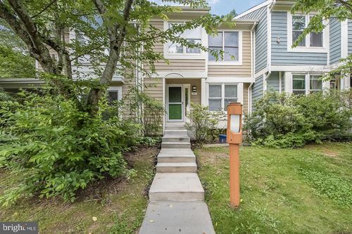 1657 Oak Spring Way, Reston, VA, 20190-4922 | Card Image