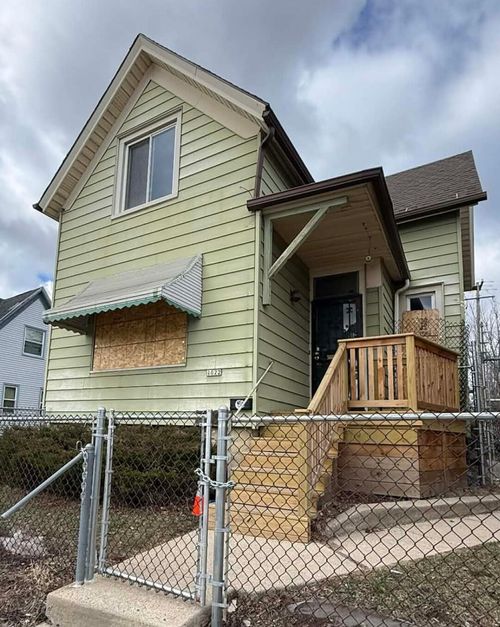 1022 W North Ave, Milwaukee, WI, 53205-1331 | Card Image