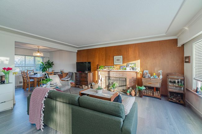 6407 Clinton St, House other with 6 bedrooms, 4 bathrooms and 5 parking in Burnaby BC | Image 4