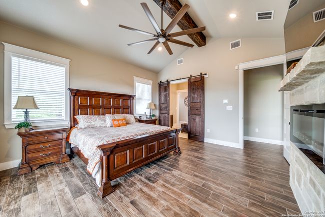 895 Private Road 1742, House other with 4 bedrooms, 5 bathrooms and null parking in Mico TX | Image 17