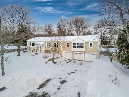 4 Richard Cir, Andover, MA, 01810-2415 | Card Image