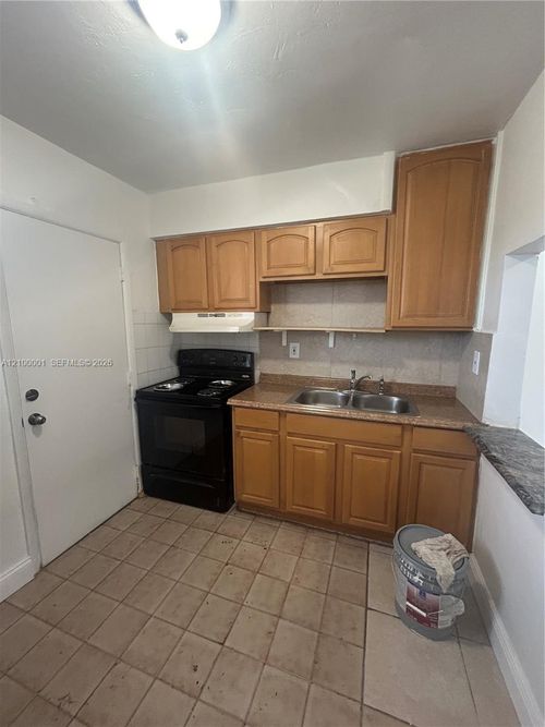 81-2441 13th St, Miami, FL, 33125-2548 | Card Image