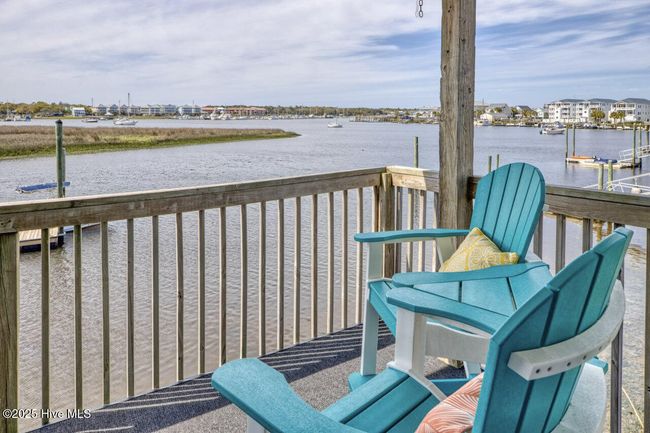 Large covered deck to protect you from rain | Image 15