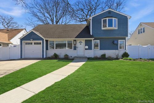 739 Dogwood Ave, West Hempstead, NY, 11552-3425 | Card Image