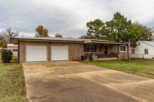 1232 E 3rd St, Cushing, OK, 74023-4228 | Card Image