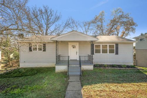 243 Greens Lake Cir, Rossville, GA, 30741-8129 | Card Image