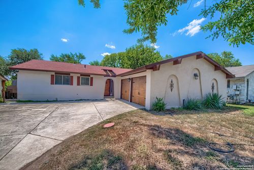 7506 Wishing Oaks St, Live Oak, TX, 78233-3133 | Card Image