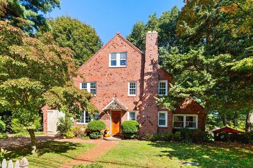 335 Lake St, Arlington, MA, 02474-8280 | Card Image