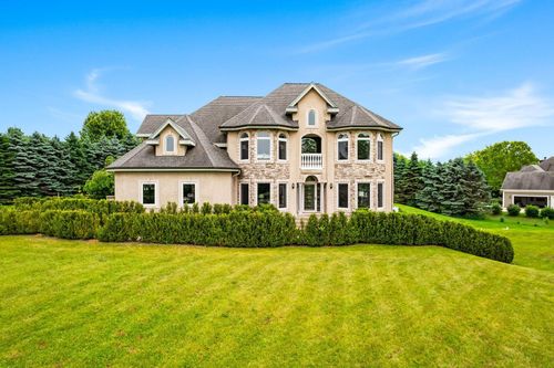 1626 Fox Hollow Ln, Cedarburg, WI, 53012-8863 | Card Image