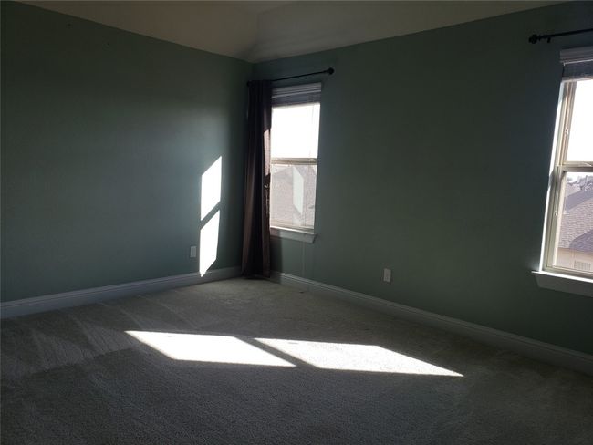 Spare room featuring carpet floors and vaulted ceiling | Image 16