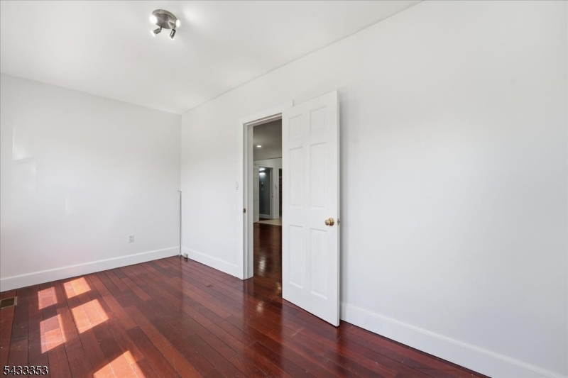Residential Lease in Middlesex Boro 4