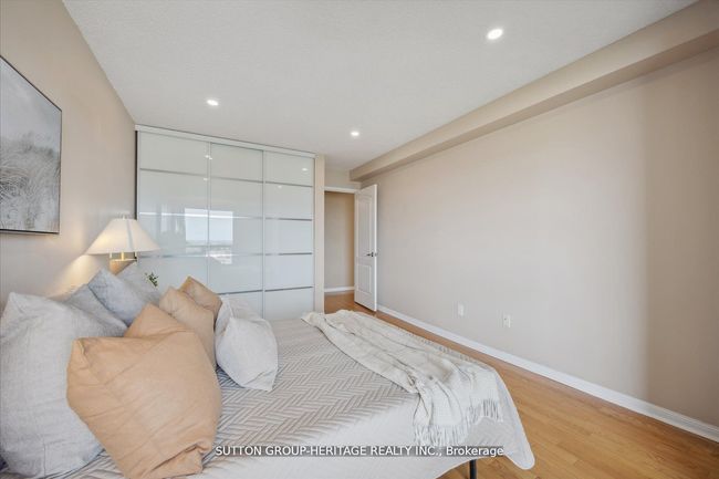 1206 - 712 Rossland Rd E, Condo with 2 bedrooms, 2 bathrooms and null parking in Whitby ON | Image 18