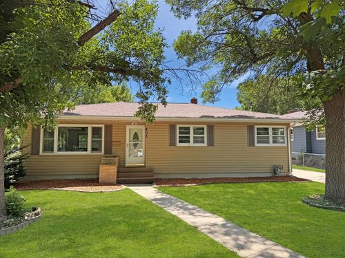 405 Camden Dr, Marshall, MN, 56258-2207 | Card Image
