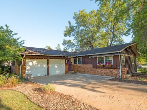 2000 Ruskin Rd, Salina, KS, 67401-3608 | Card Image