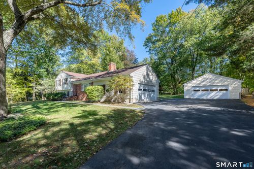 325 Den Road, Stamford, CT, 06903 | Card Image