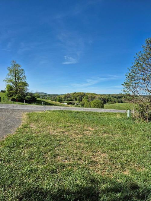 6847 Floyd Hwy S, Willis, VA, 24380-4264 | Card Image