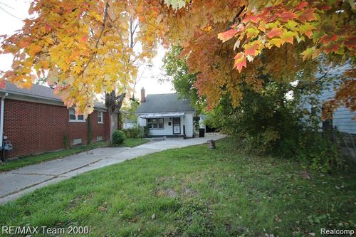 7761 Artesian St, Detroit, MI, 48228-3377 | Card Image