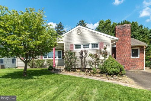 52 Fairway Dr, YARDLEY, PA, 19067-1652 | Card Image