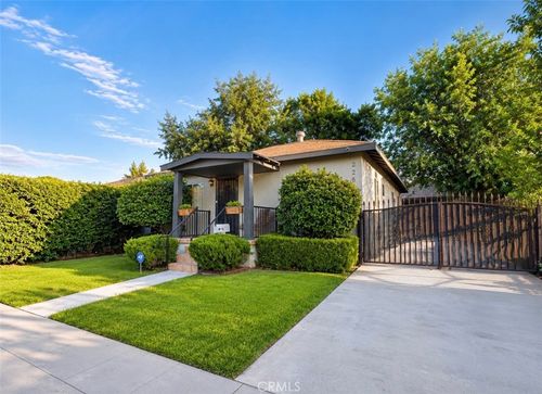 220 W Kendall, Corona, CA, 92882 | Card Image