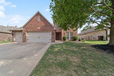 1907 W Woodbury Street, House other with 4 bedrooms, 2 bathrooms and null parking in Broken Arrow OK | Image 1