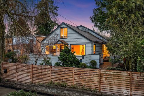 3234 35th Ave W, Seattle, WA, 98199-2621 | Card Image