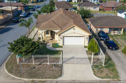 898 Chapman St, San Benito, TX, 78586-2769 | Card Image