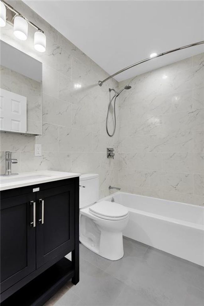 APT-3 - 129 Bay Ridge Pkwy, Home with 2 bedrooms, 2 bathrooms and null parking in Brooklyn NY | Image 7